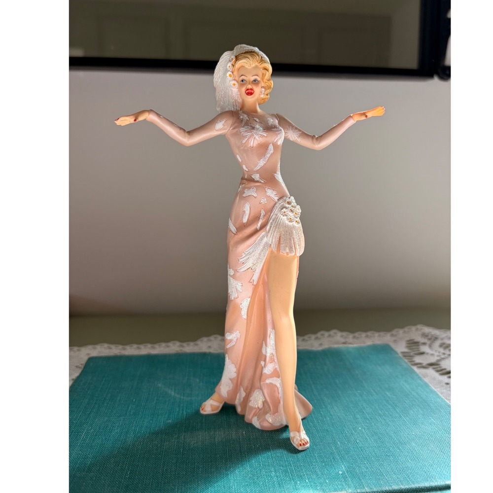 Marilyn Monroe Platinum Icon Figurine Limited Edition Pink Dress 09-03526-004
